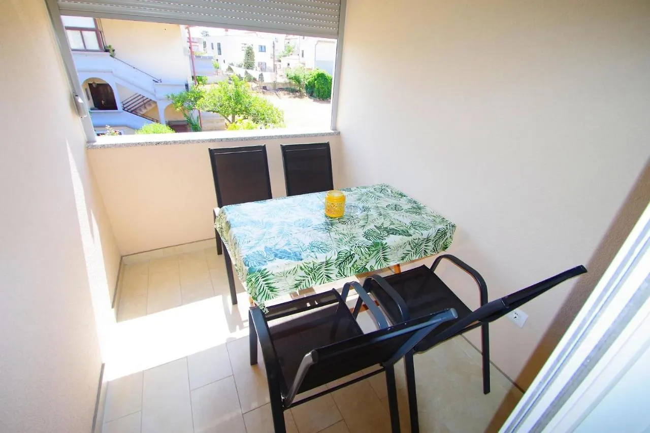 Holiday Apartments Ivan & Niko Pomer