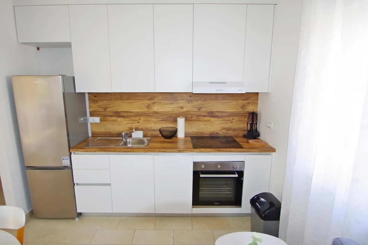 Holiday Apartments Ivan & Niko Pomer 0*,  Croatia