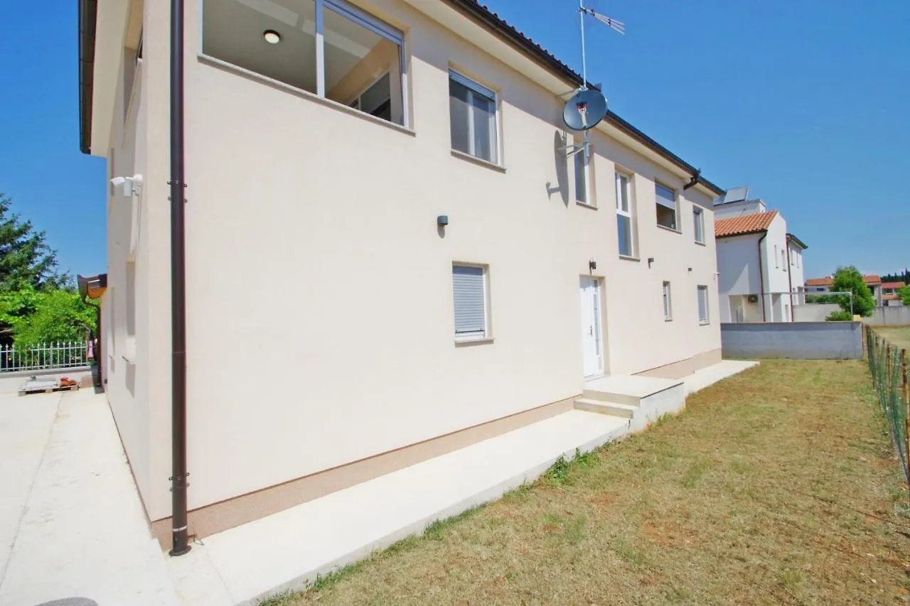 Holiday Apartments Ivan & Niko Pomer 0*,